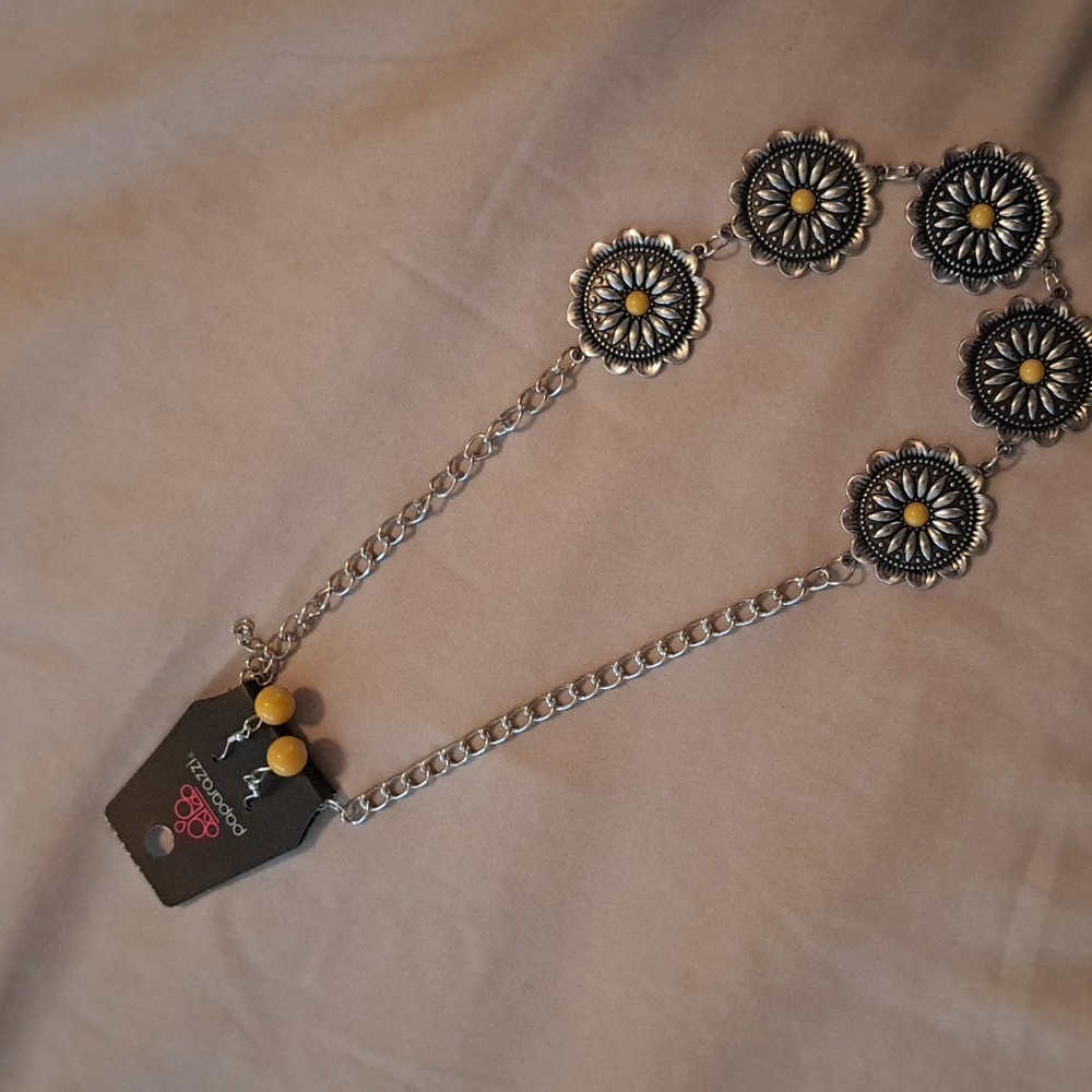 Retro inspired yellow medallion necklace & earrings